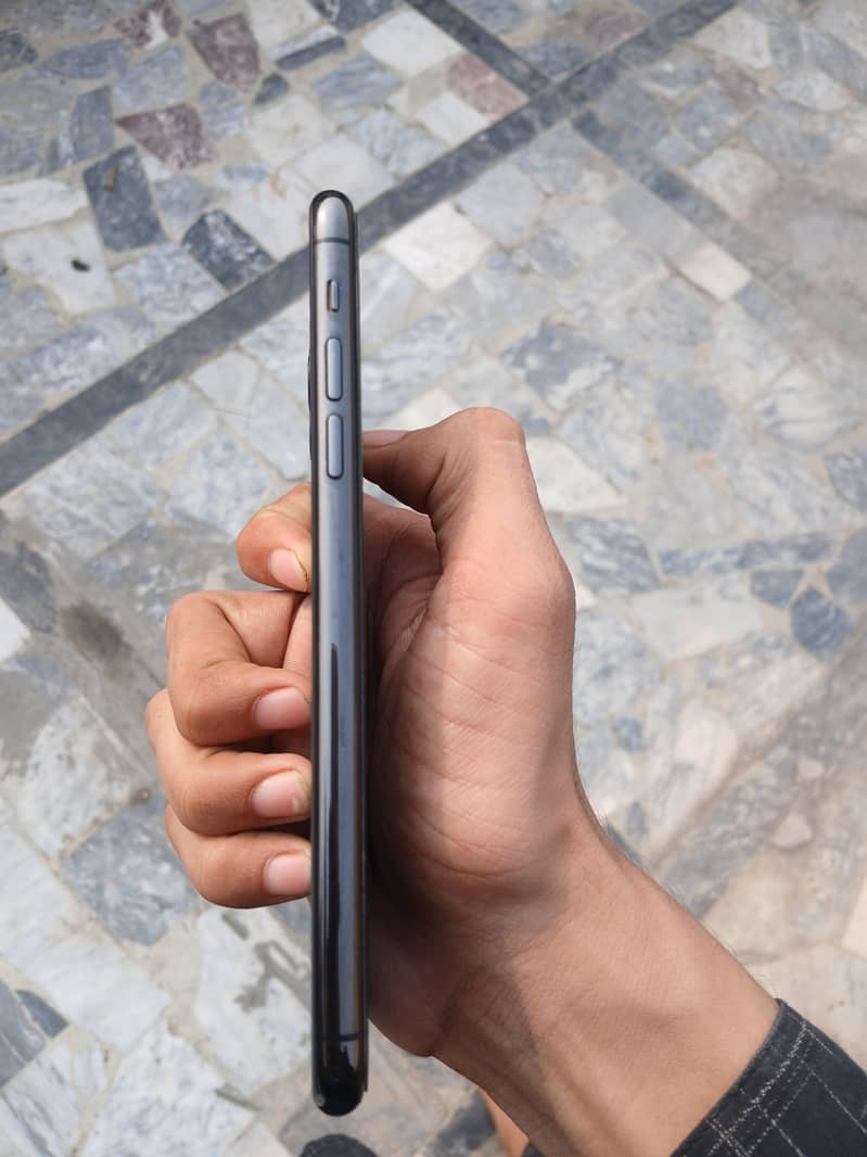 Apple iPhone 11 Pro Max 1
