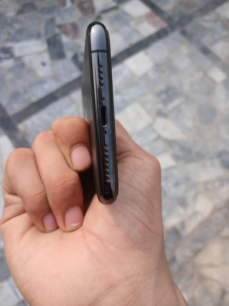 Apple iPhone 11 Pro Max 2