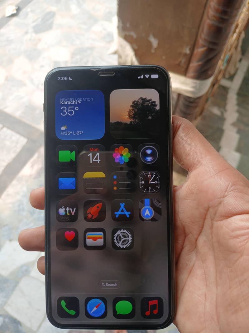 Apple iPhone 11 Pro Max 4