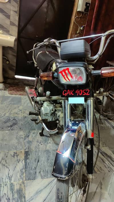 yahma Dhoom 2012 model Injan condition bilqul 10 by 10 theak smooth