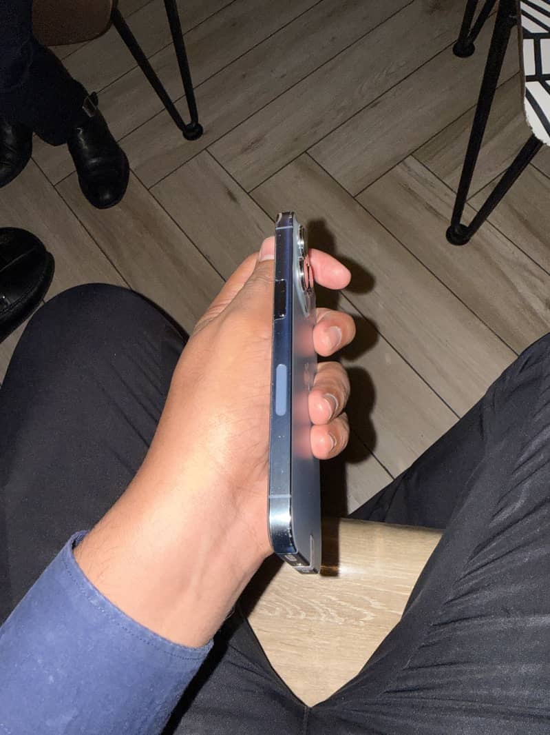 Apple iPhone 13 0