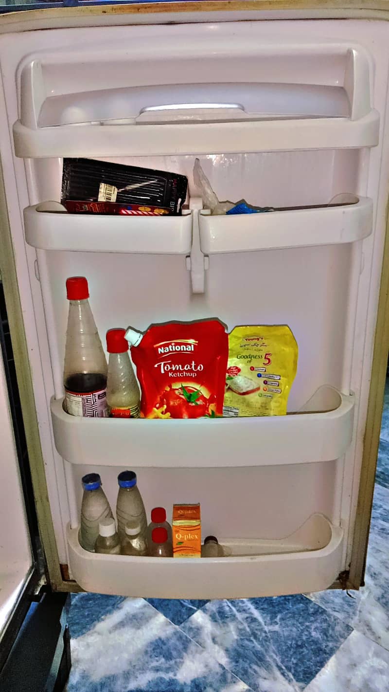 Waves Refrigerator / Medium Size /  2015 Model  Original Gas 2