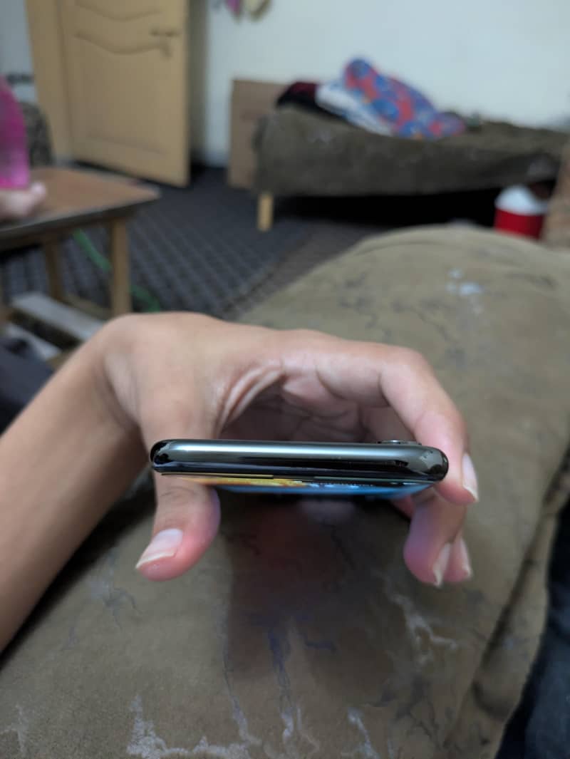 Apple iPhone X 3