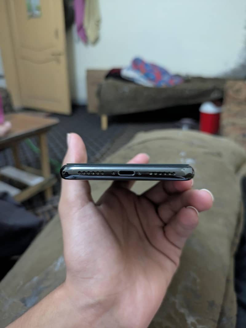 Apple iPhone X 5