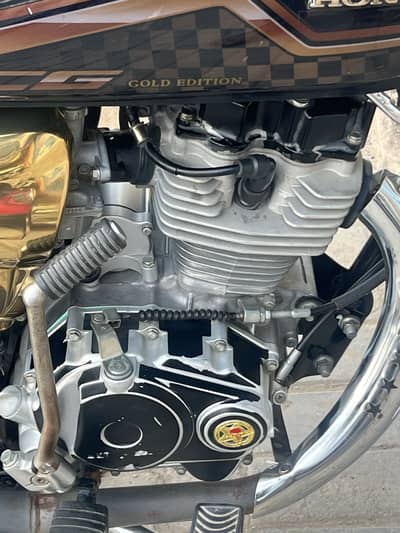 HONDA 125 SELF START GOLD EDITION