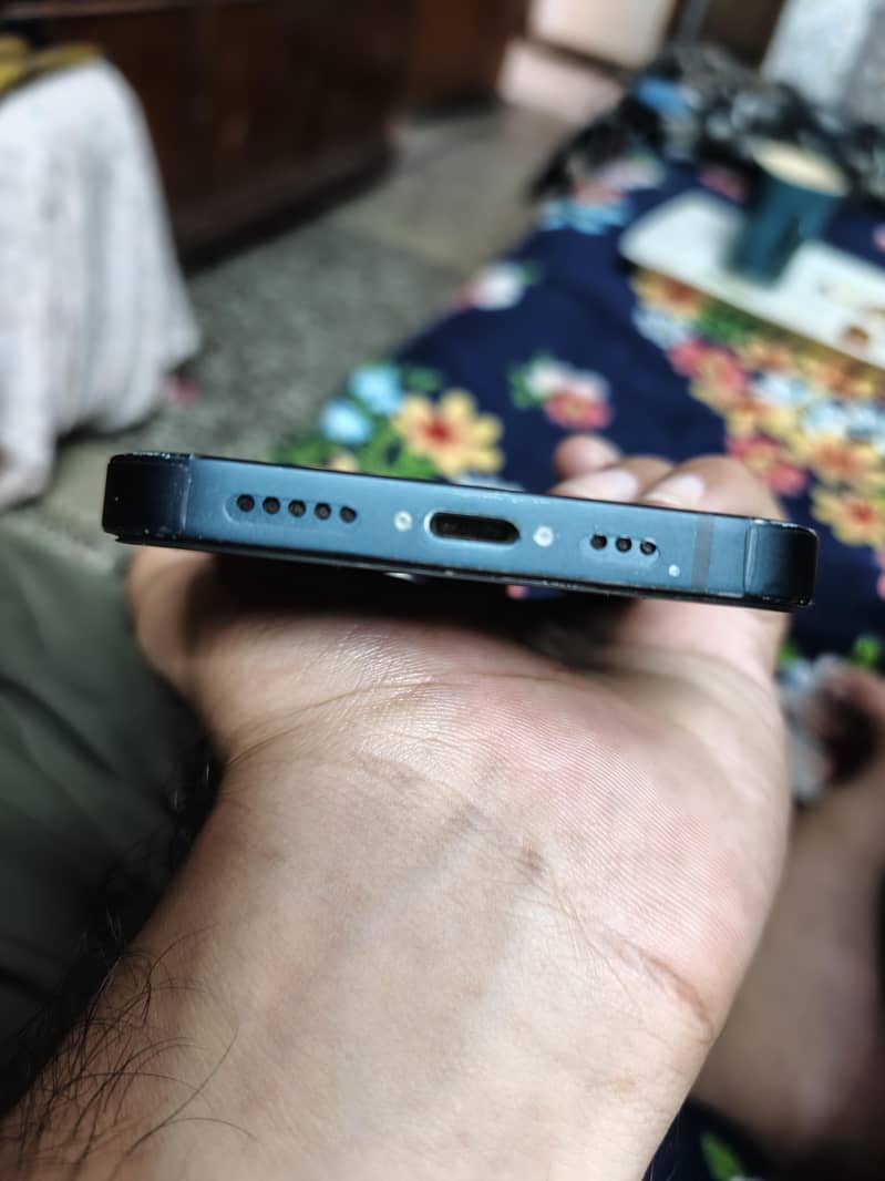 Apple iPhone 13 2