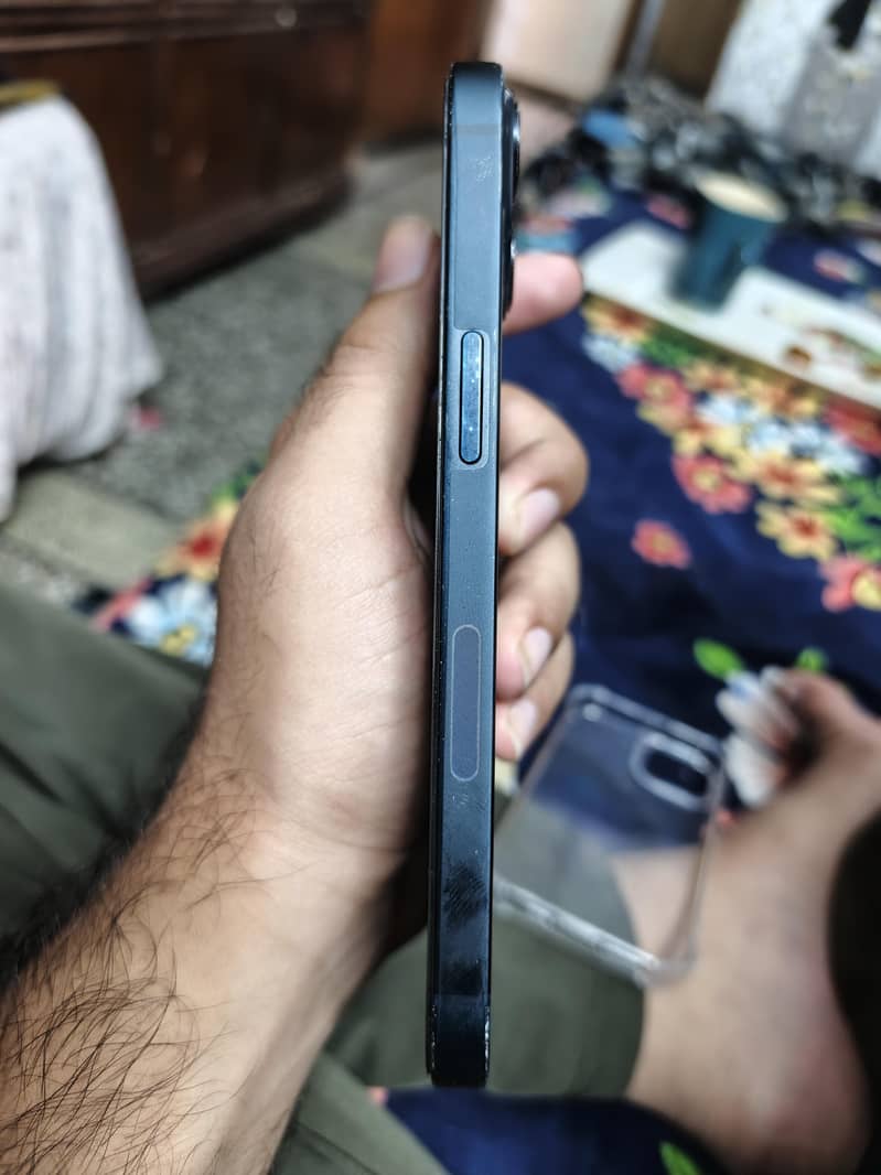 Apple iPhone 13 3