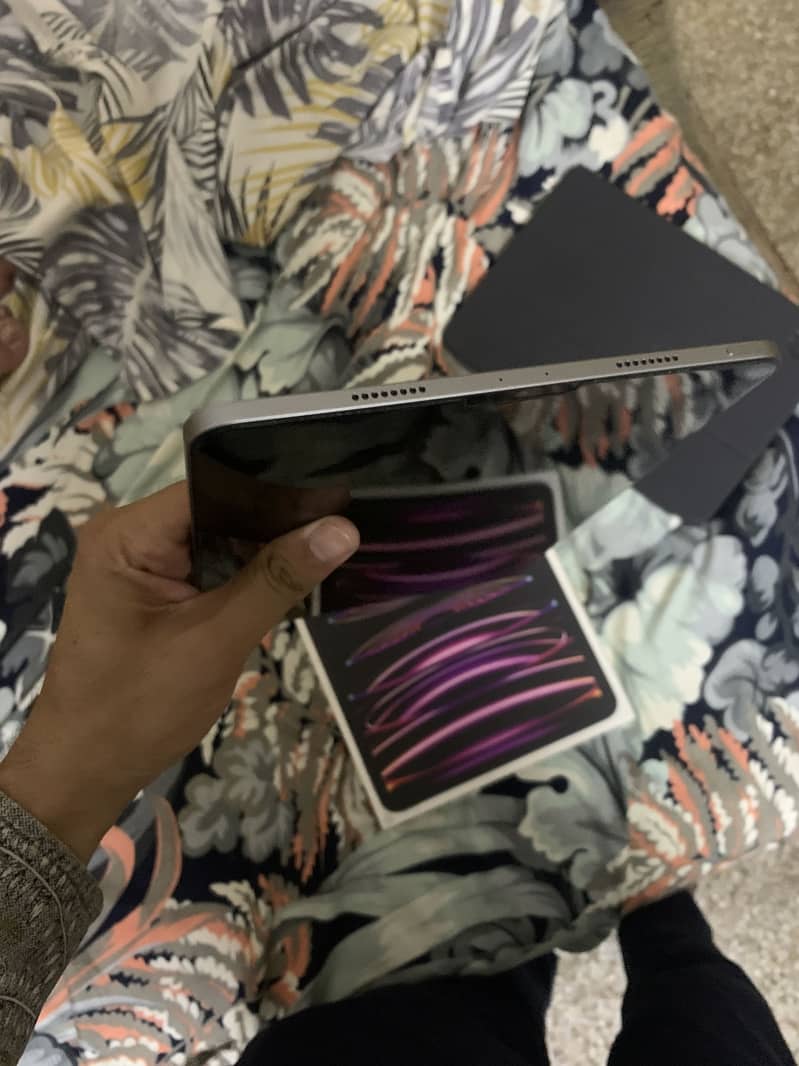 Ipad pro 11” M2 4th generation 6