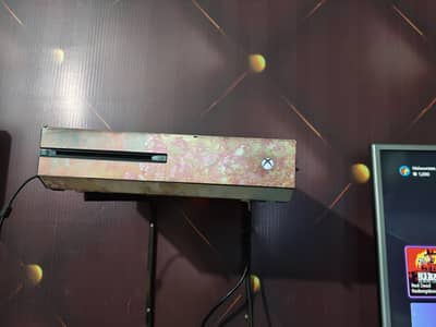 xbox slightly used with two controller