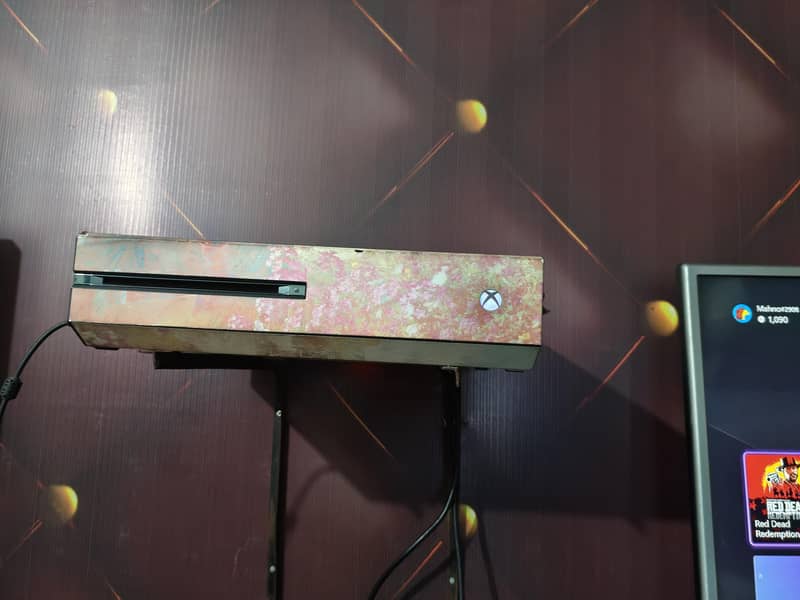 xbox slightly used with two controller 0