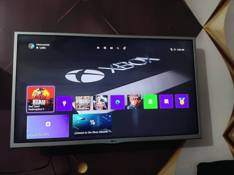 xbox slightly used with two controller 2