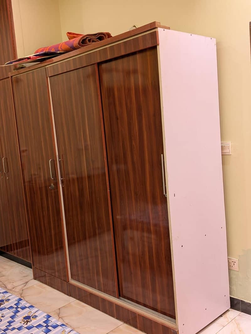 wardrobe 0