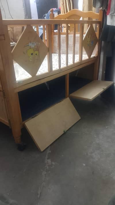 baby wooden cot