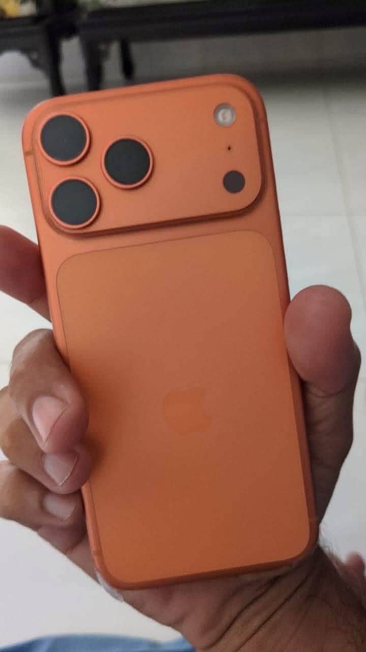 Apple iPhone 17 Pro Max 4