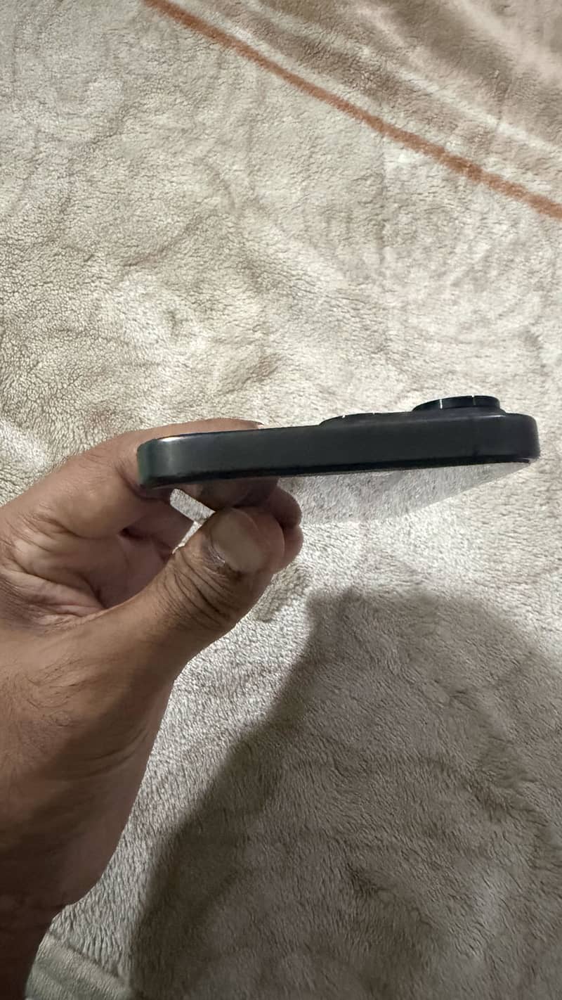 Apple iPhone 15 Pro Max 2