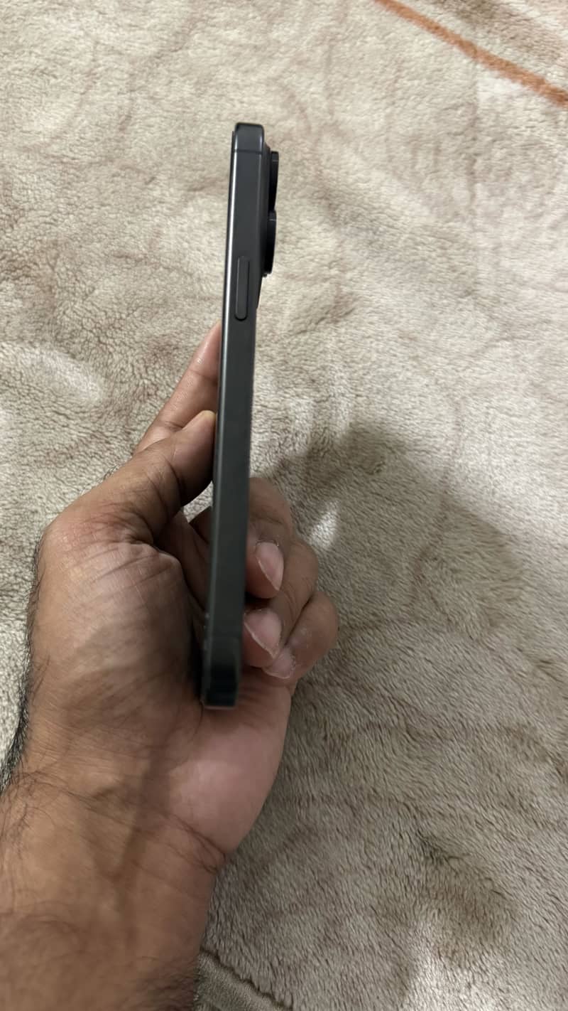 Apple iPhone 15 Pro Max 3