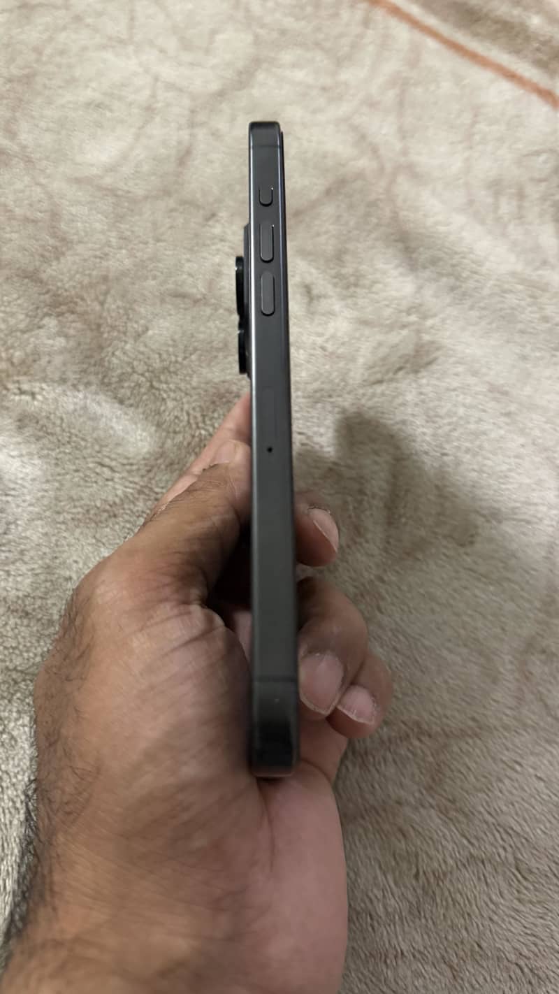Apple iPhone 15 Pro Max 4