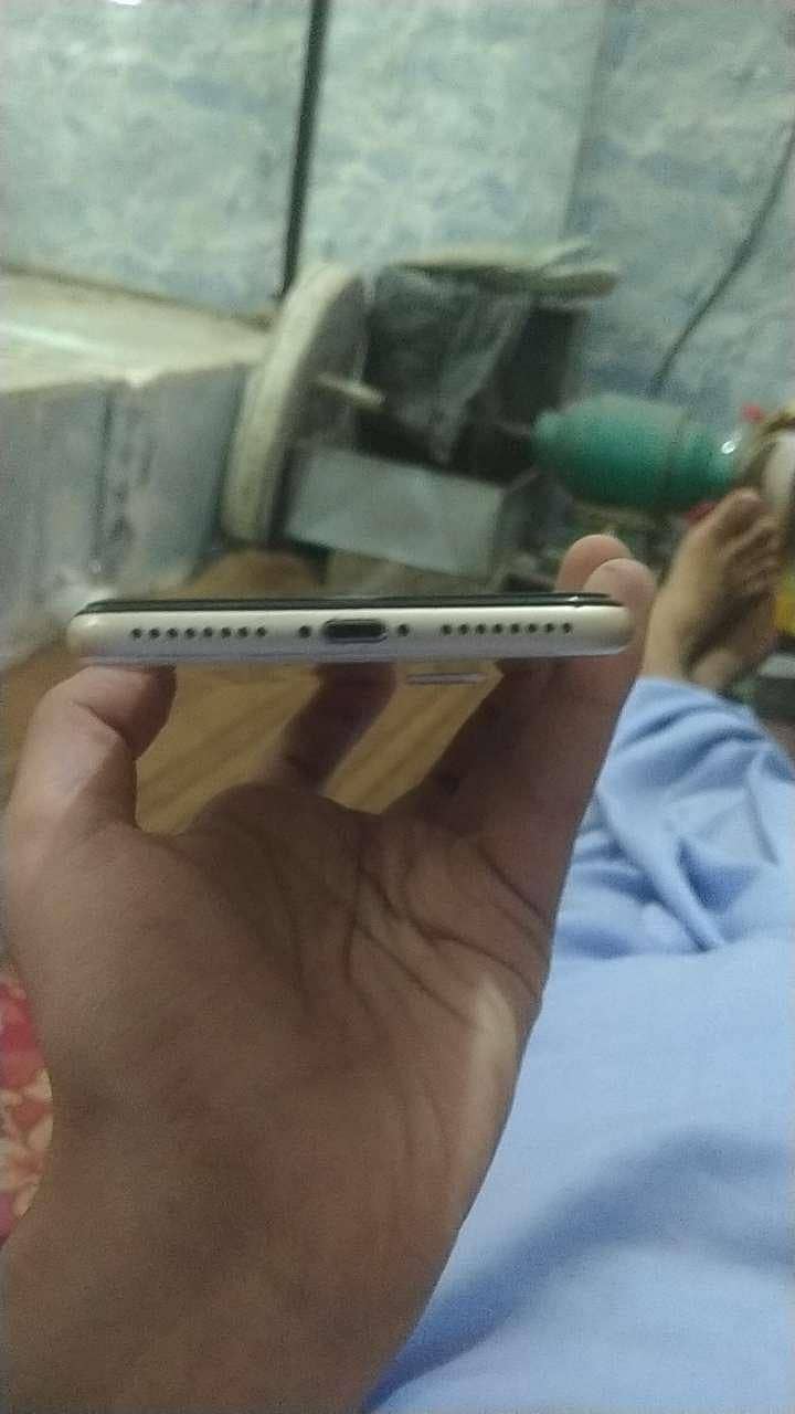 Apple iPhone 7 Plus 5