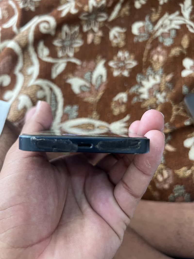 Apple iPhone 13 2