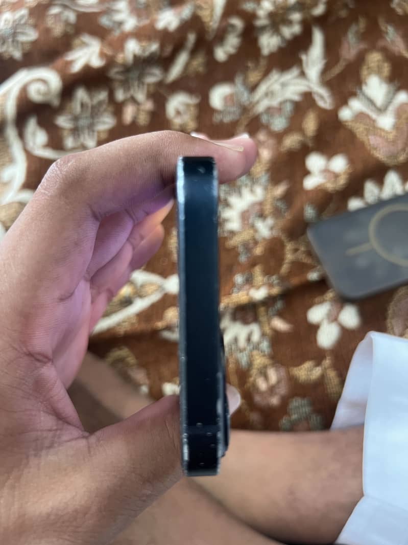Apple iPhone 13 4