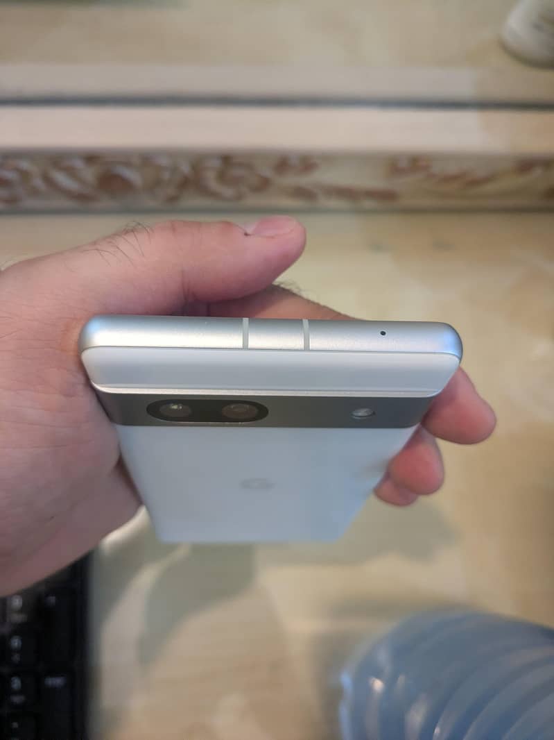 Google Pixel 7a 4