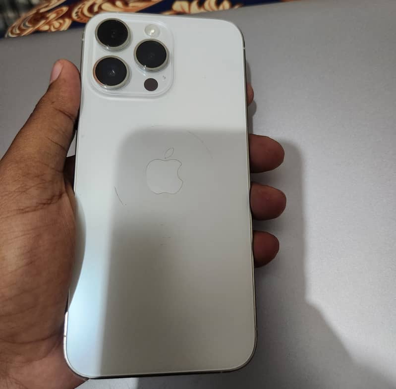 Apple iPhone 14 Pro Max 1