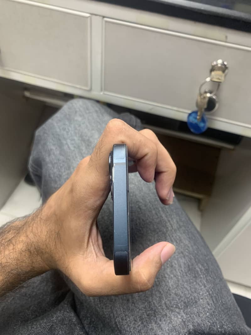 Apple iPhone 13 4