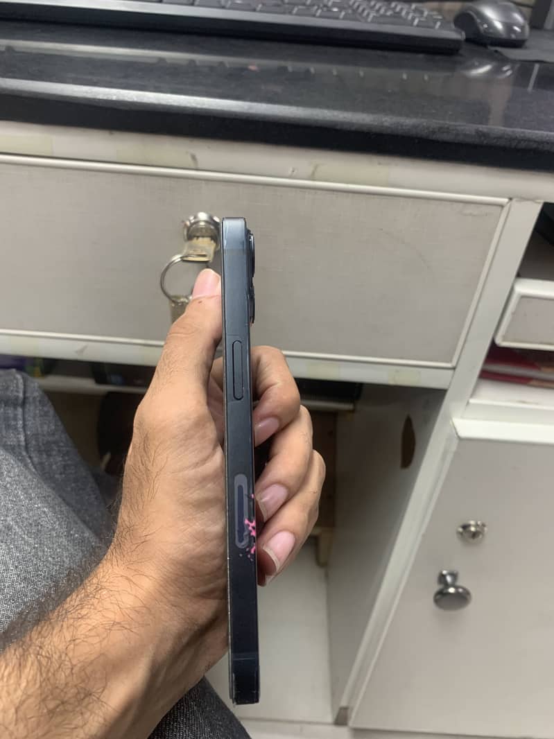 Apple iPhone 13 6