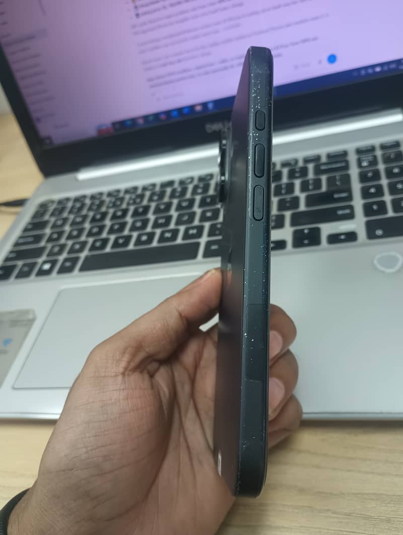 Apple iPhone 16 2