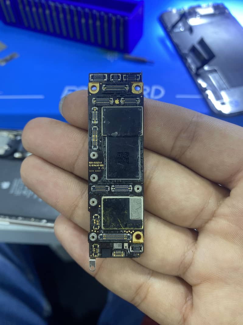 Apple iPhone 11 0