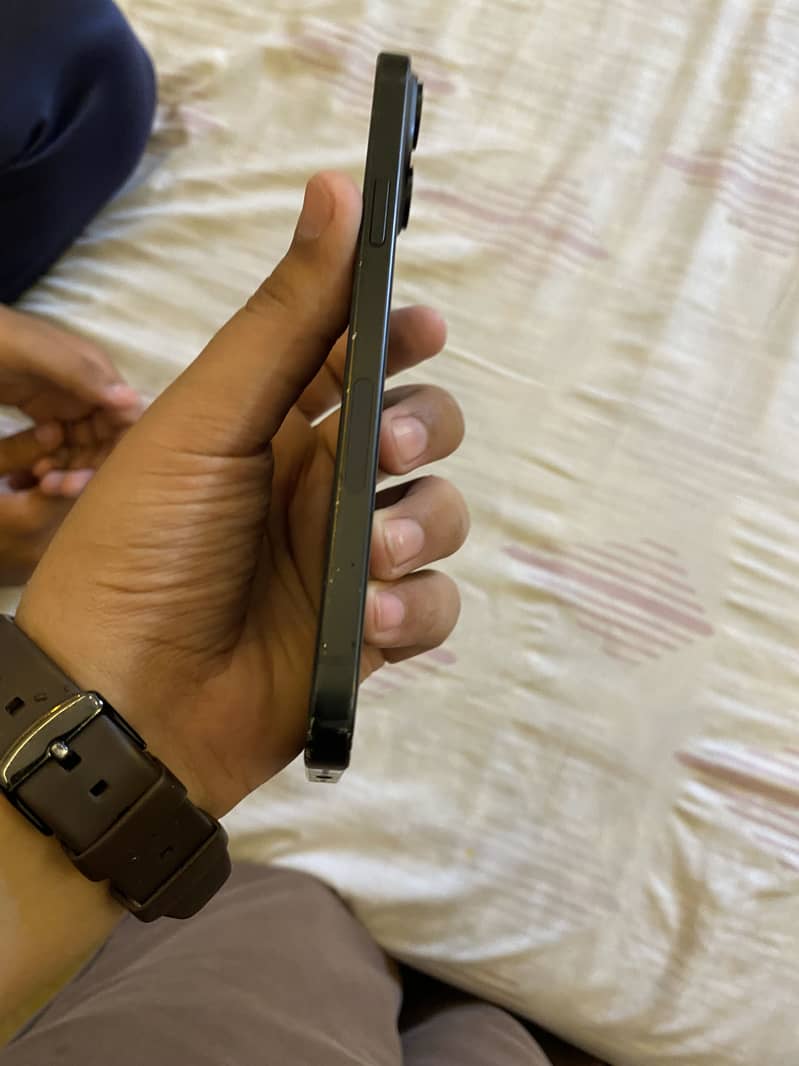 Apple iPhone 15 plus 4