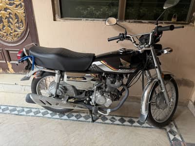 Black Honda CG 125S 2026