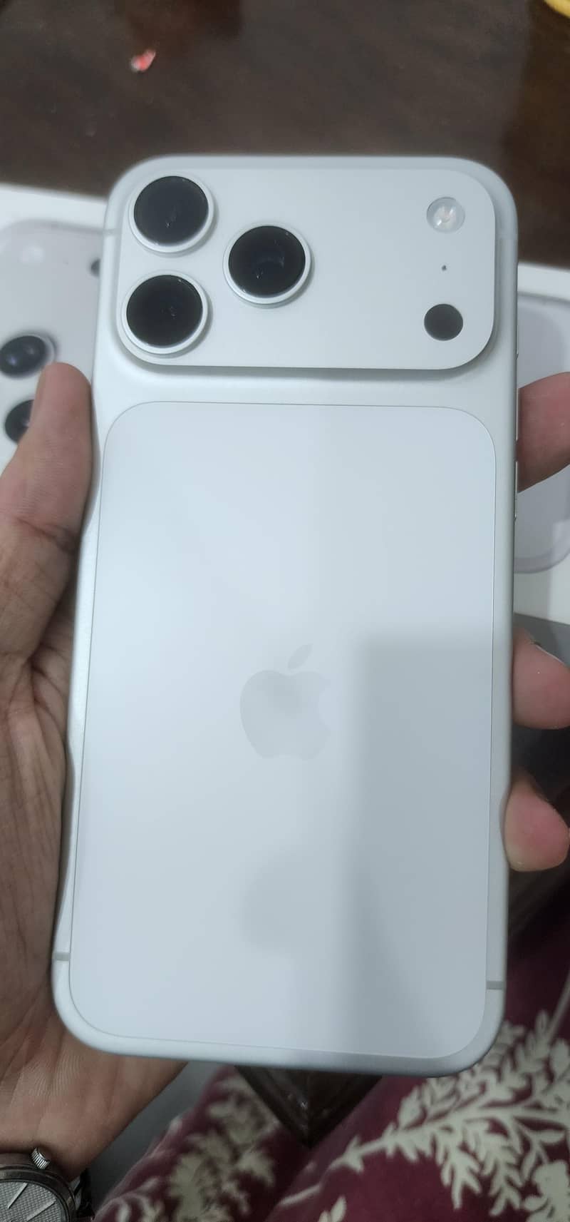 Apple iPhone 17 Pro Max 0