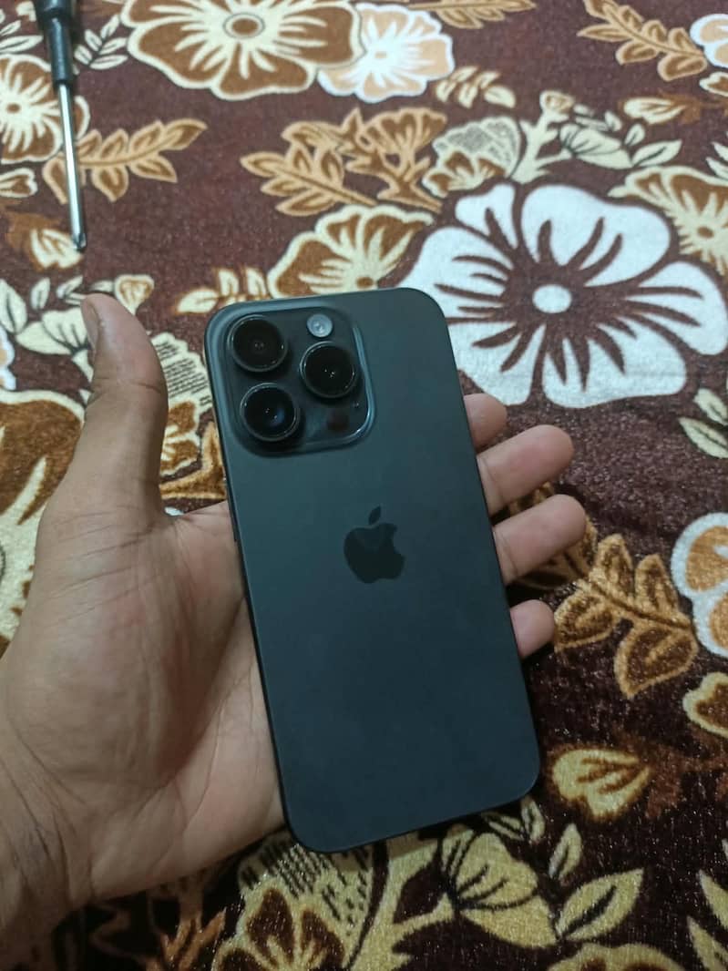 Apple iPhone 15 Pro 3