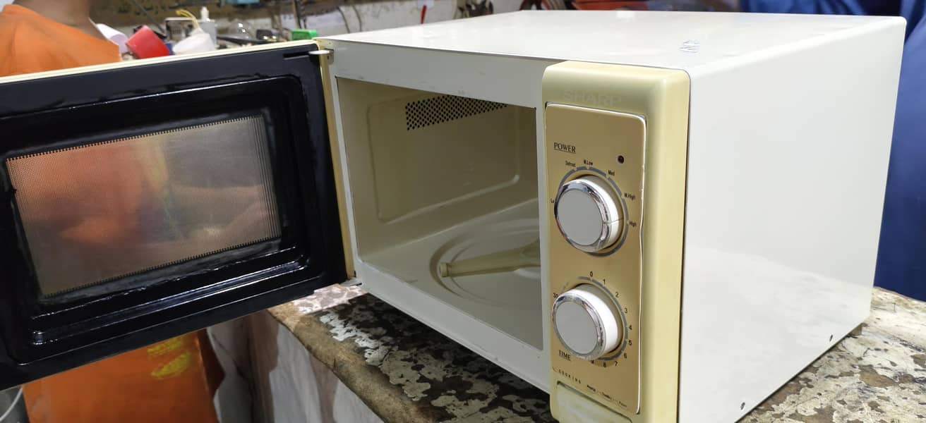 Sharp Microwave Good Condition 3