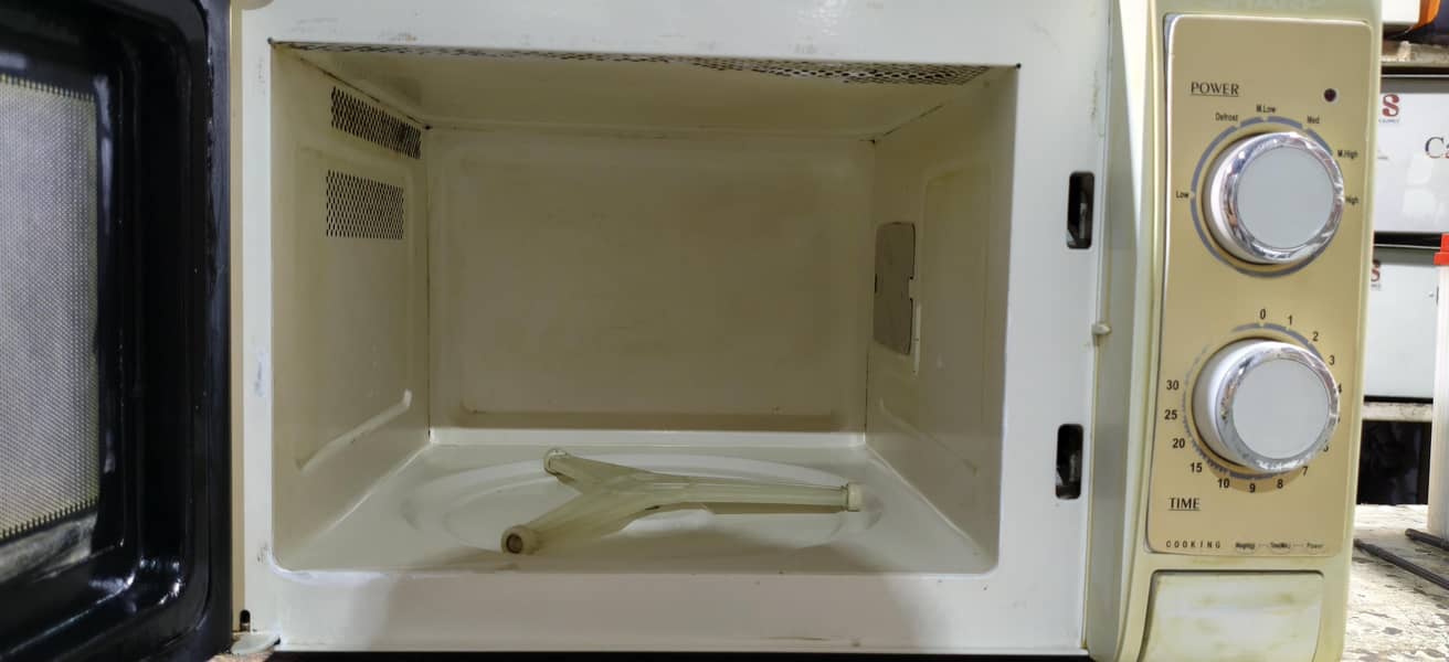 Sharp Microwave Good Condition 5