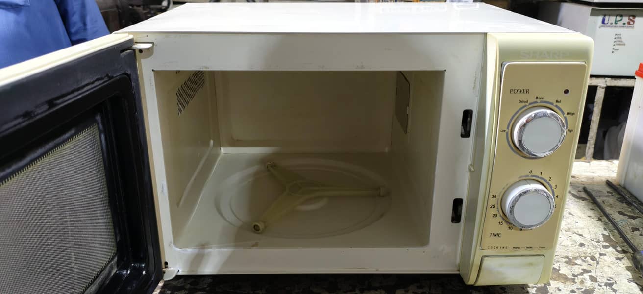 Sharp Microwave Good Condition 6