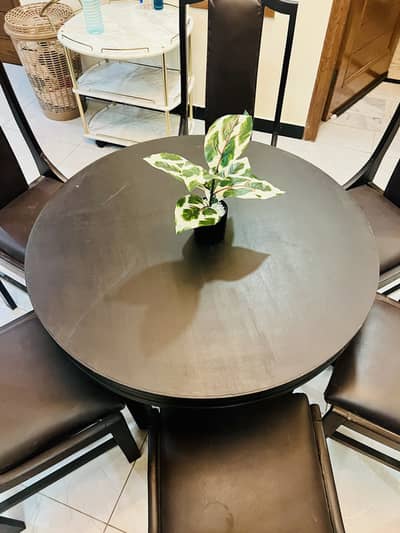 Dining Table with Chairs – Excellent Condition