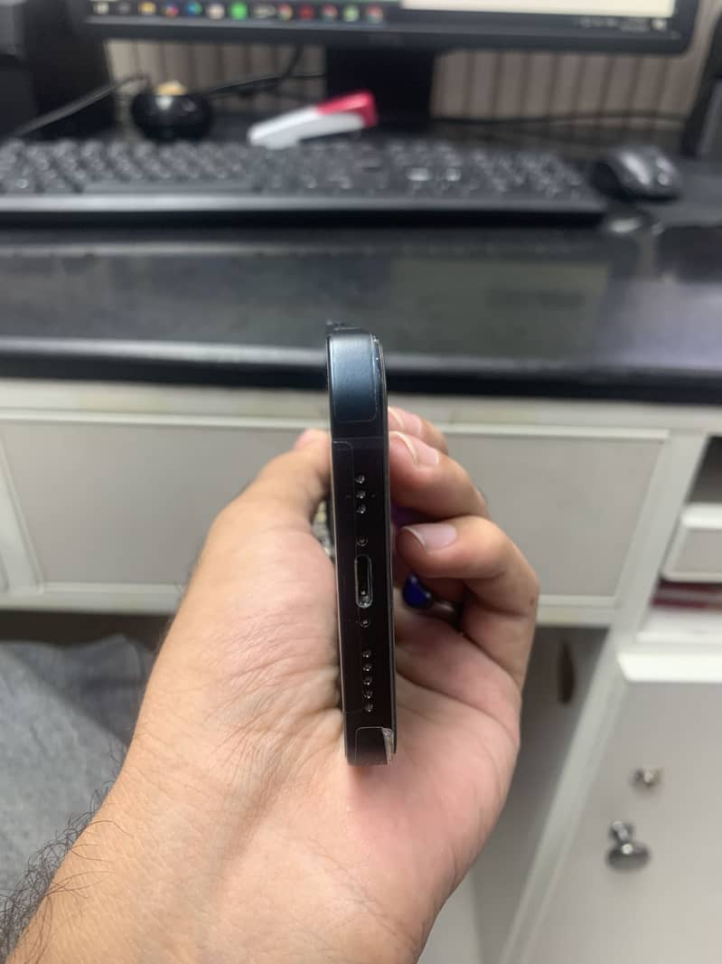Apple iPhone 13 5