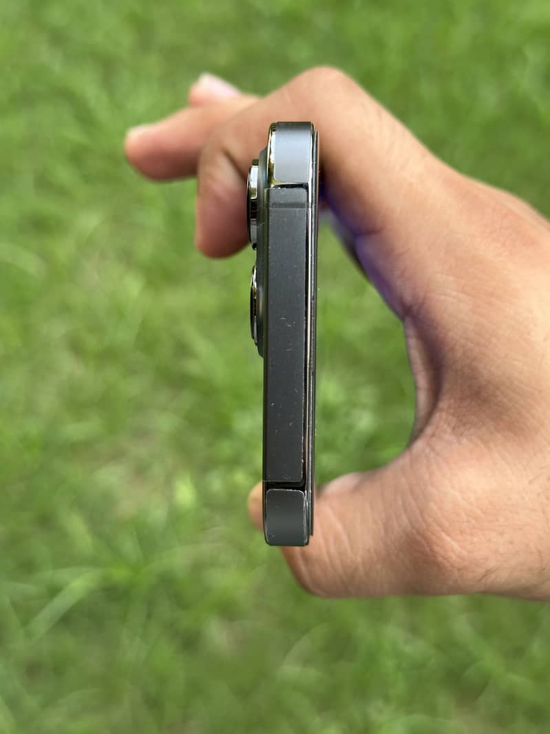 Apple iPhone 13 Pro 4