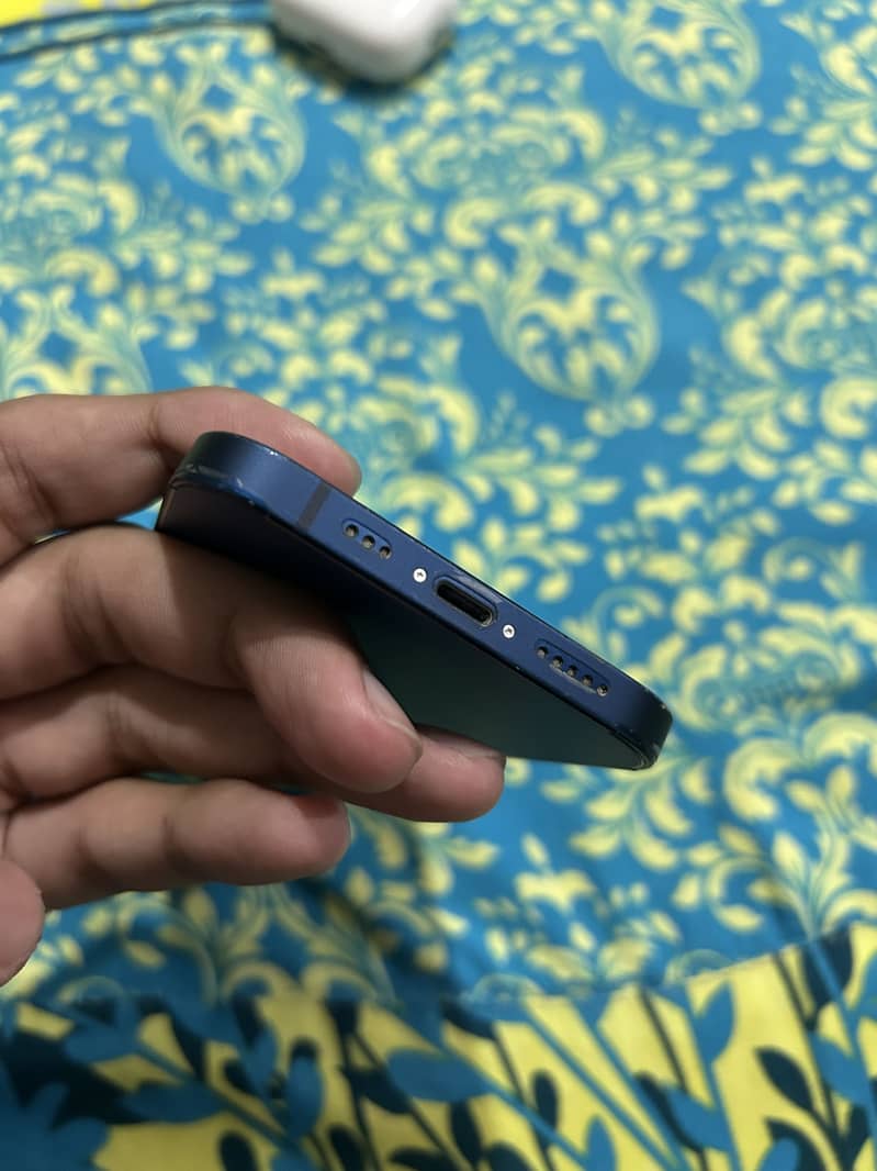 Apple iPhone 12 1