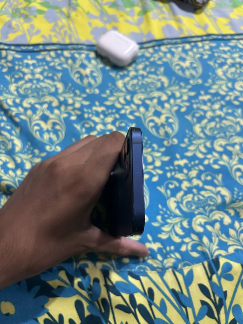 Apple iPhone 12 2