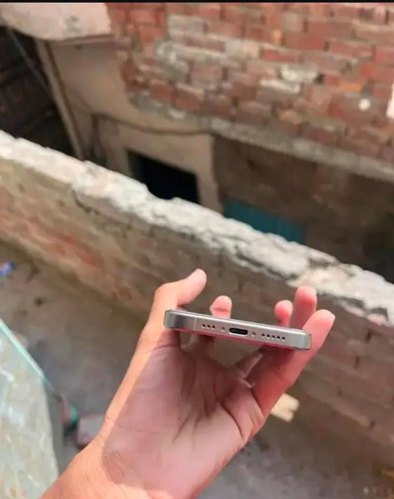 Apple iPhone 15 Pro 1