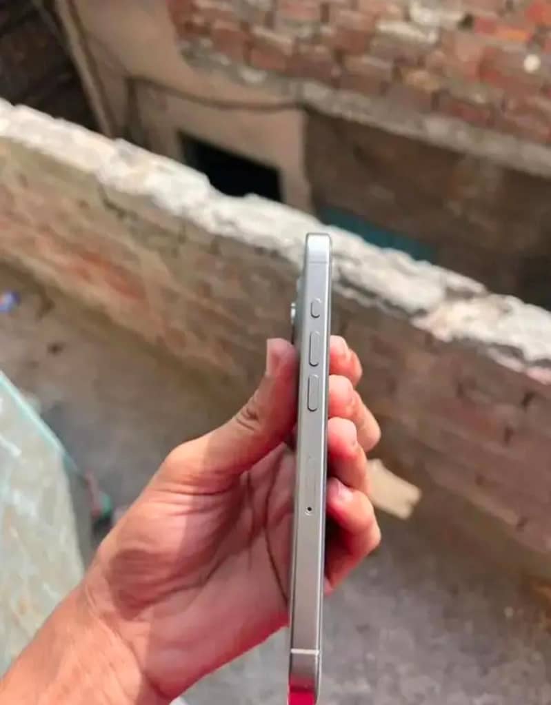 Apple iPhone 15 Pro 2