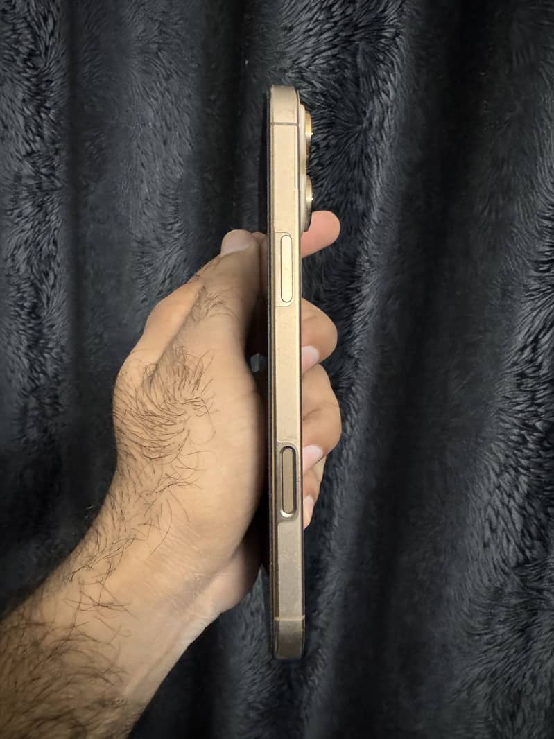 Apple iPhone 16 Pro Max 3