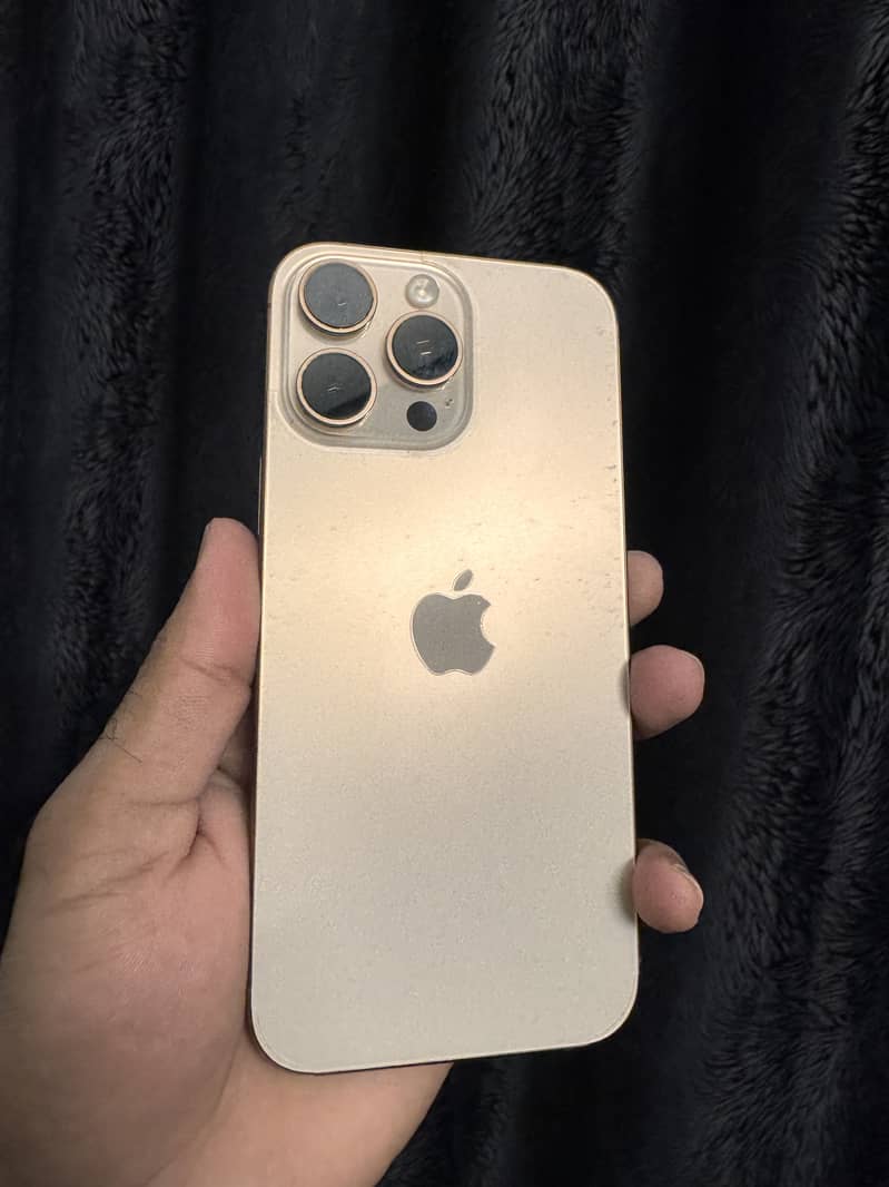 Apple iPhone 16 Pro Max 4