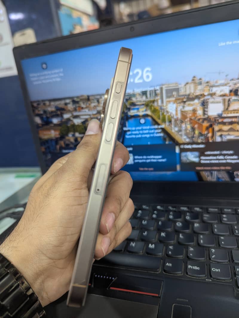 Apple iPhone 16 Pro Max 4
