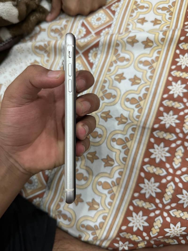 Apple iPhone 11 0