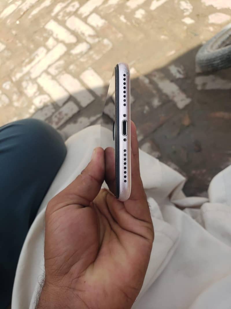 Apple iPhone 7 Plus 6