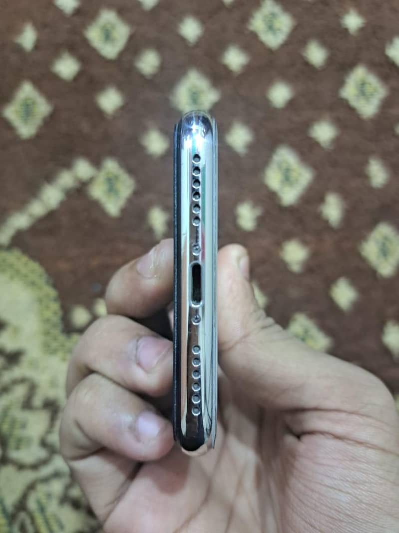 Apple iPhone X 3